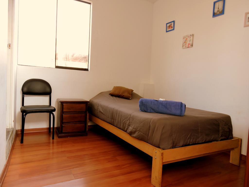 La Casa De Karla Hostel *